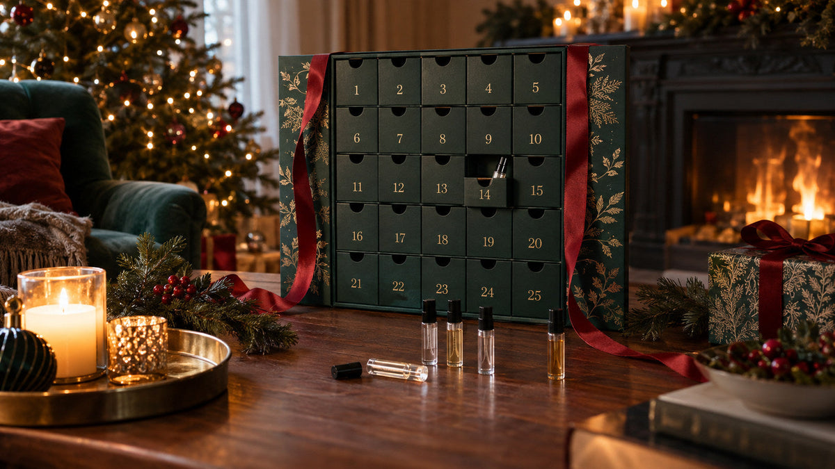 Adventní kalendář parfémových vzorků ve svátečním interiéru