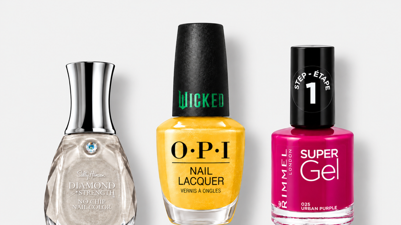Nehty — Sally Hansen Diamond Strength 11,8 ml, OPI Nail Lacquer Wicked 15 ml, Rimmel London Super Gel STEP1 12 ml; tři produkty na světlém šedém pozadí
