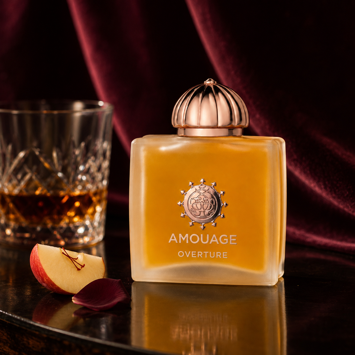 Amouage Overture Woman ve večerním zátiší s jablečnou brandy a šafránem – MrRizz