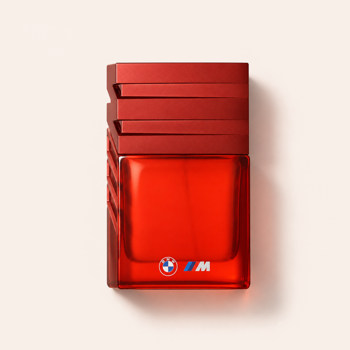 BMW M 2025 EDT 50 ml – titulní fotografie flakonu položeného na béžovém pozadí – MrRizz