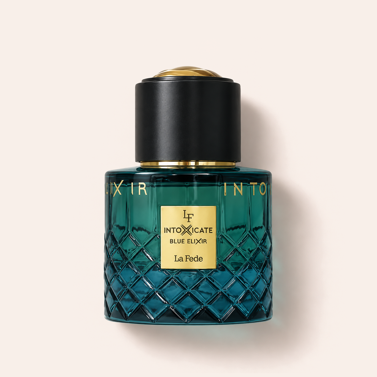 La Fede Intoxicate Blue Elixir EDP 100 ml – titulní fotografie flakonu položeného na béžovém pozadí – MrRizz