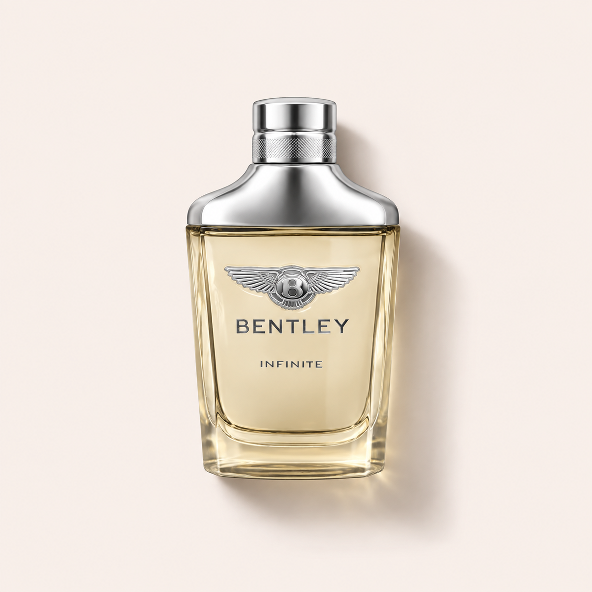 Flakon Bentley Infinite EDT 100 ml na béžovém pozadí – MrRizz