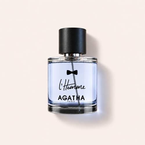 Flakon Agatha Paris L'Homme Azur EDP 100 ml na béžovém pozadí – MrRizz
