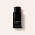 Flakon Armani Code Eau de Parfum 75 ml na světlém podkladu – MrRizz