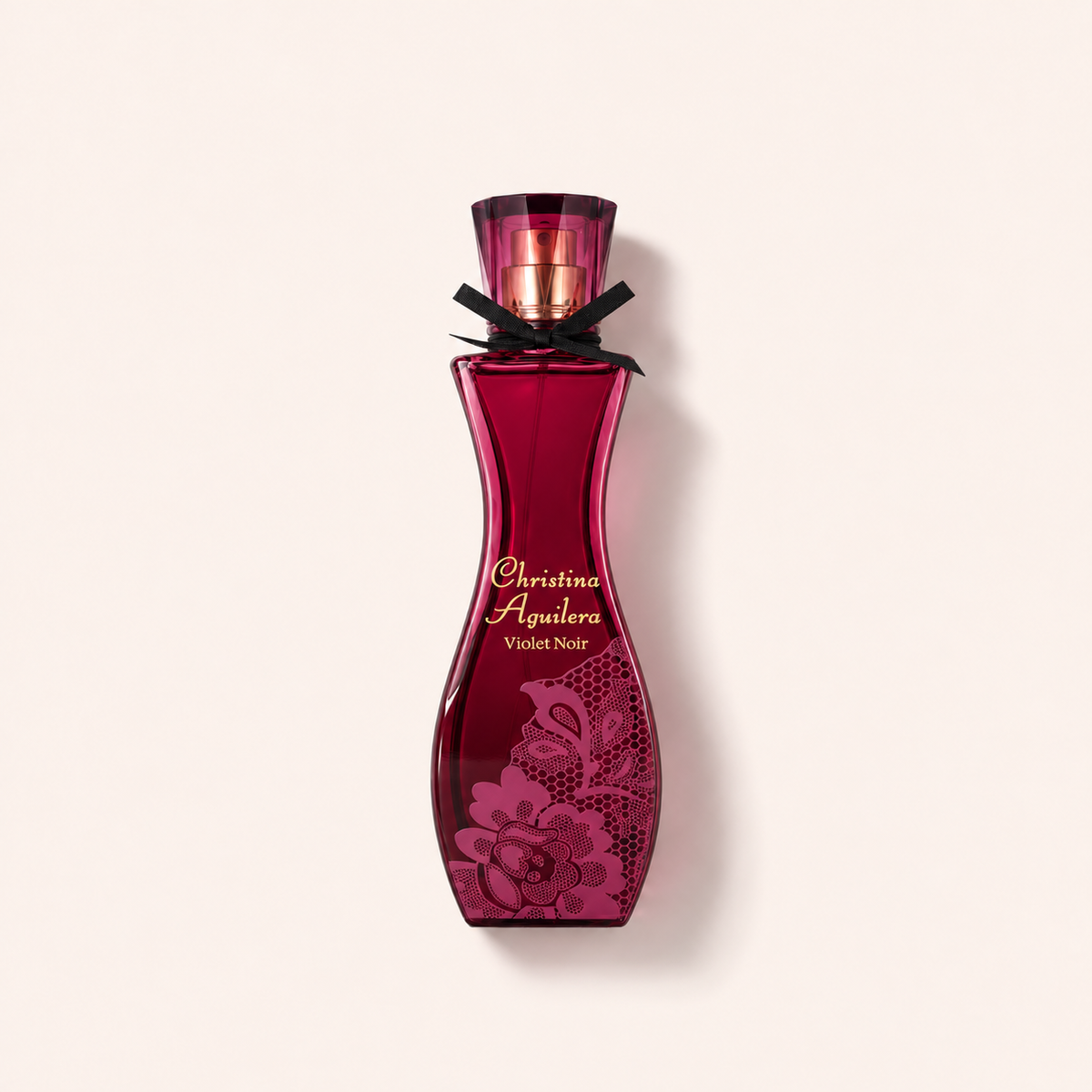 Flakon Christina Aguilera Violet Noir EDP 75 ml na béžovém pozadí – MrRizz