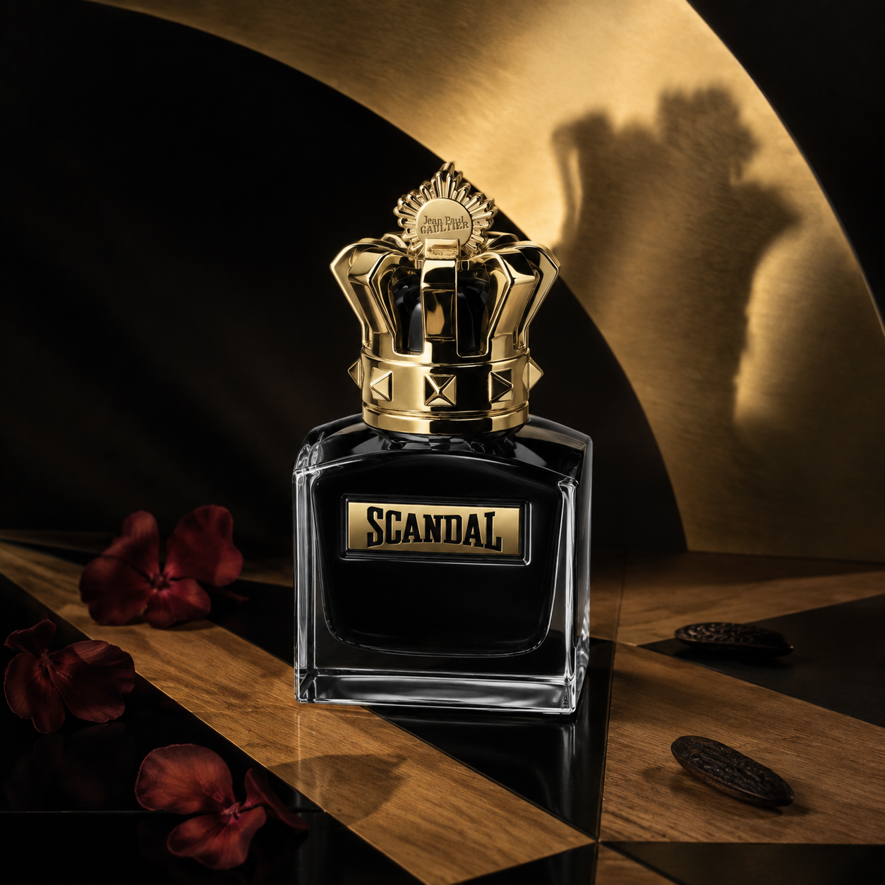 Jean Paul Gaultier Scandal Le Parfum – emocionální fotografie v černozlatém zátiší – MrRizz