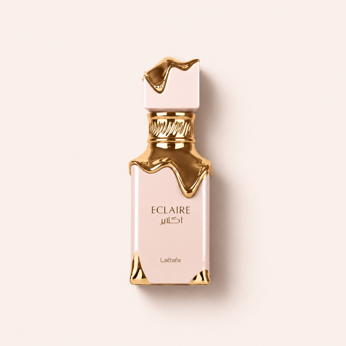 Flakon Lattafa Eclaire EDP 100 ml na béžovém pozadí – MrRizz