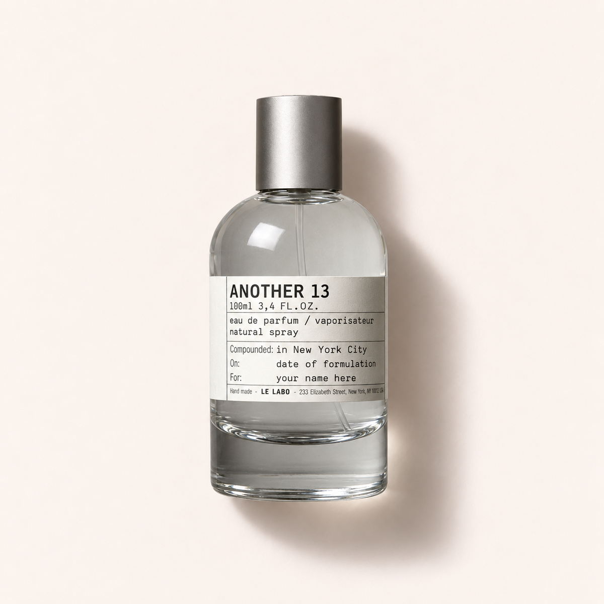 Le Labo Another 13 – flakon na světlém pozadí