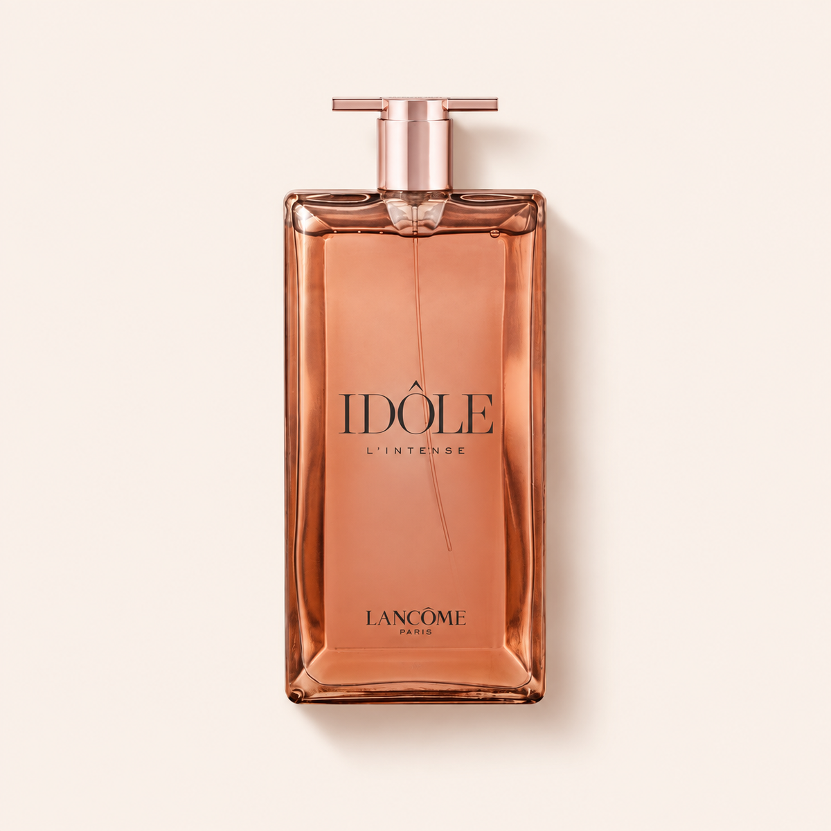 Lancôme Idole L´Intense 75 ml – produktová fotografie na béžovém pozadí MrRizz