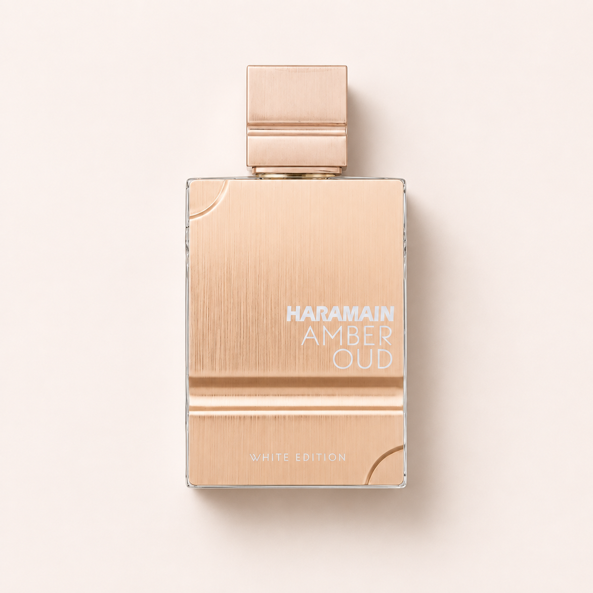 Al Haramain Amber Oud White Edition 60 ml – produktová fotografie na béžovém pozadí MrRizz