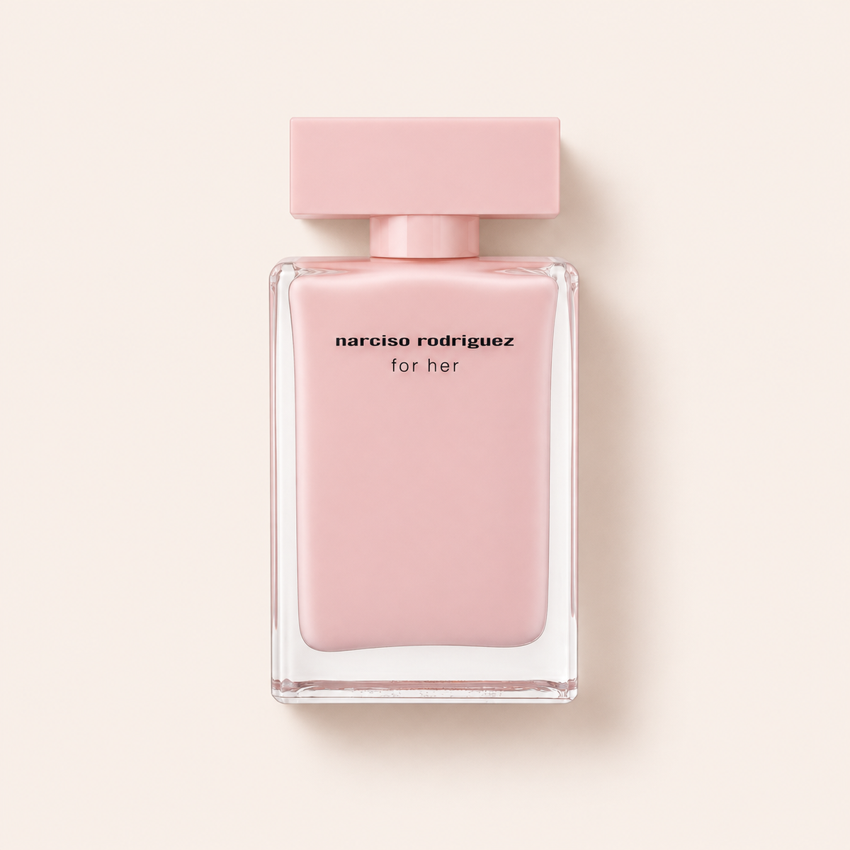 Narciso Rodriguez For Her 50 ml – produktová fotografie na béžovém pozadí MrRizz