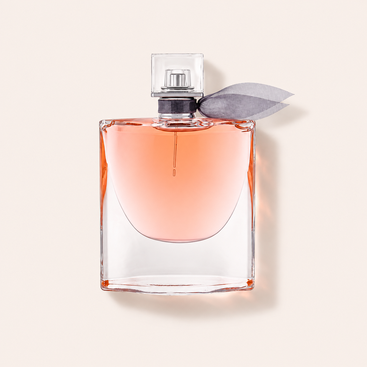 Lancôme La Vie Est Belle 75 ml – produktová fotografie na béžovém pozadí MrRizz