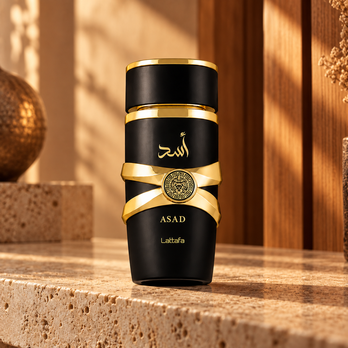 Lattafa Asad EDP 100 ml – produkt v prostředí