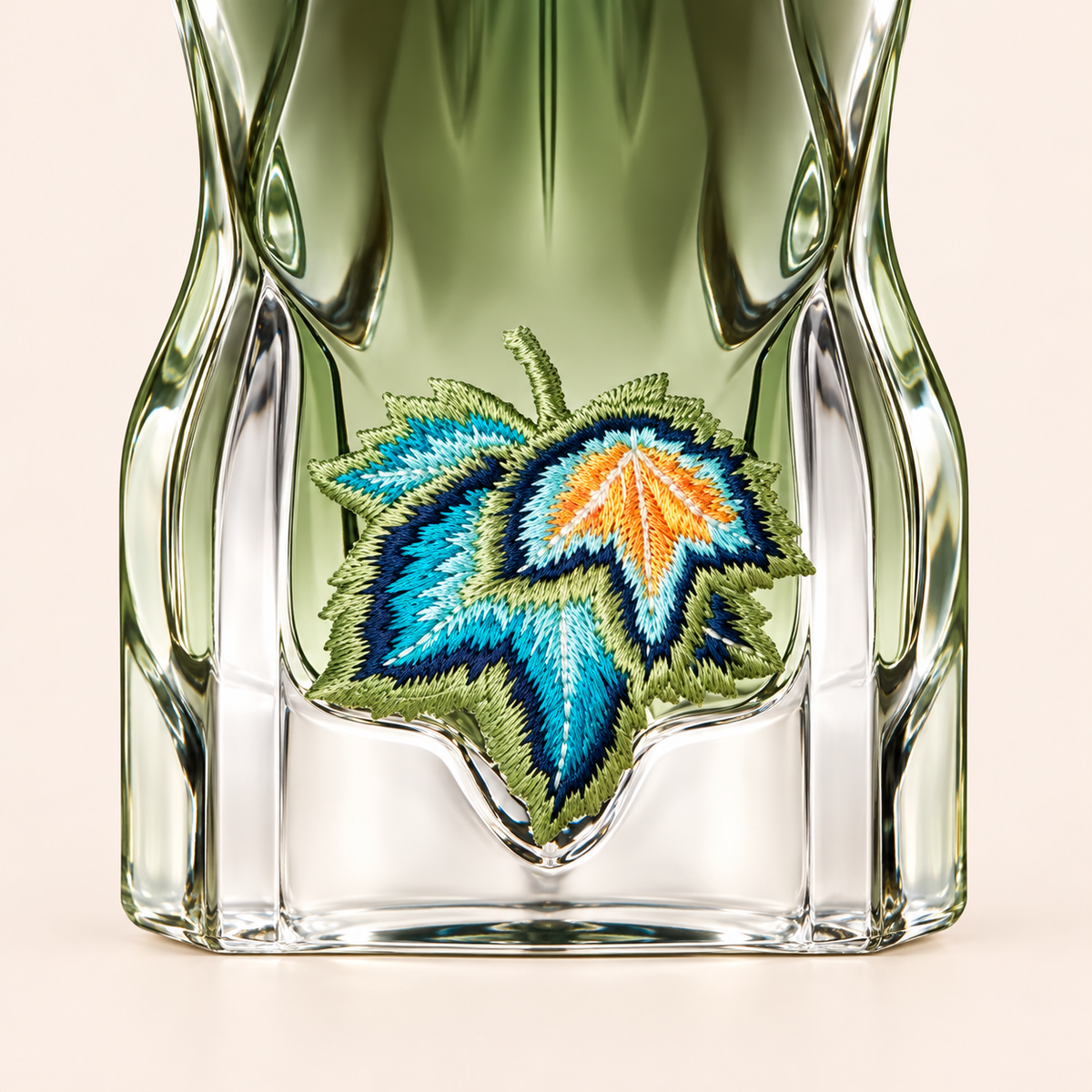 Jean Paul Gaultier Le Beau Paradise Garden EDP 75 ml – detail flakonu
