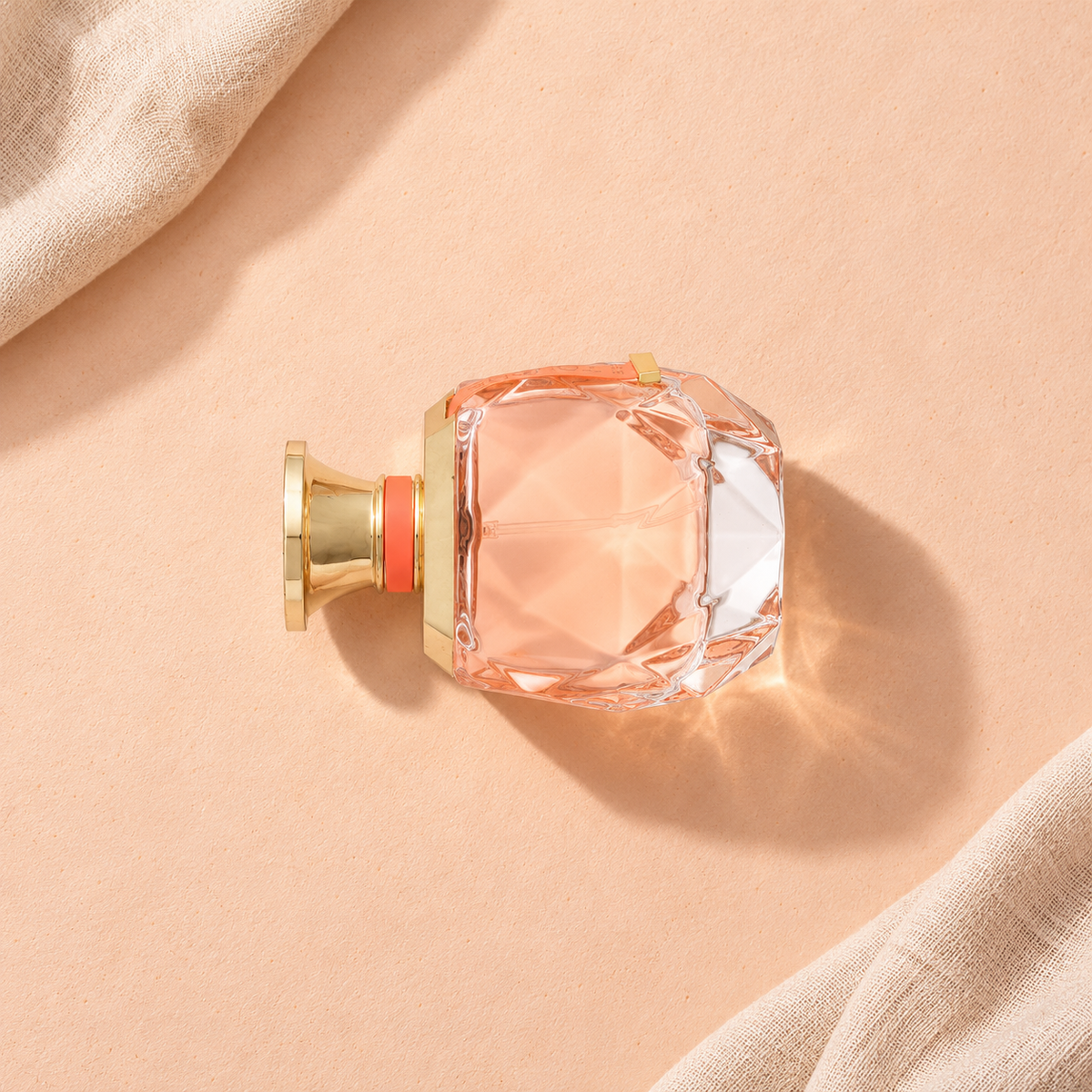 Rue Broca Touche 100 ml – parfém v prostředí, pohled shora s bočním stínem