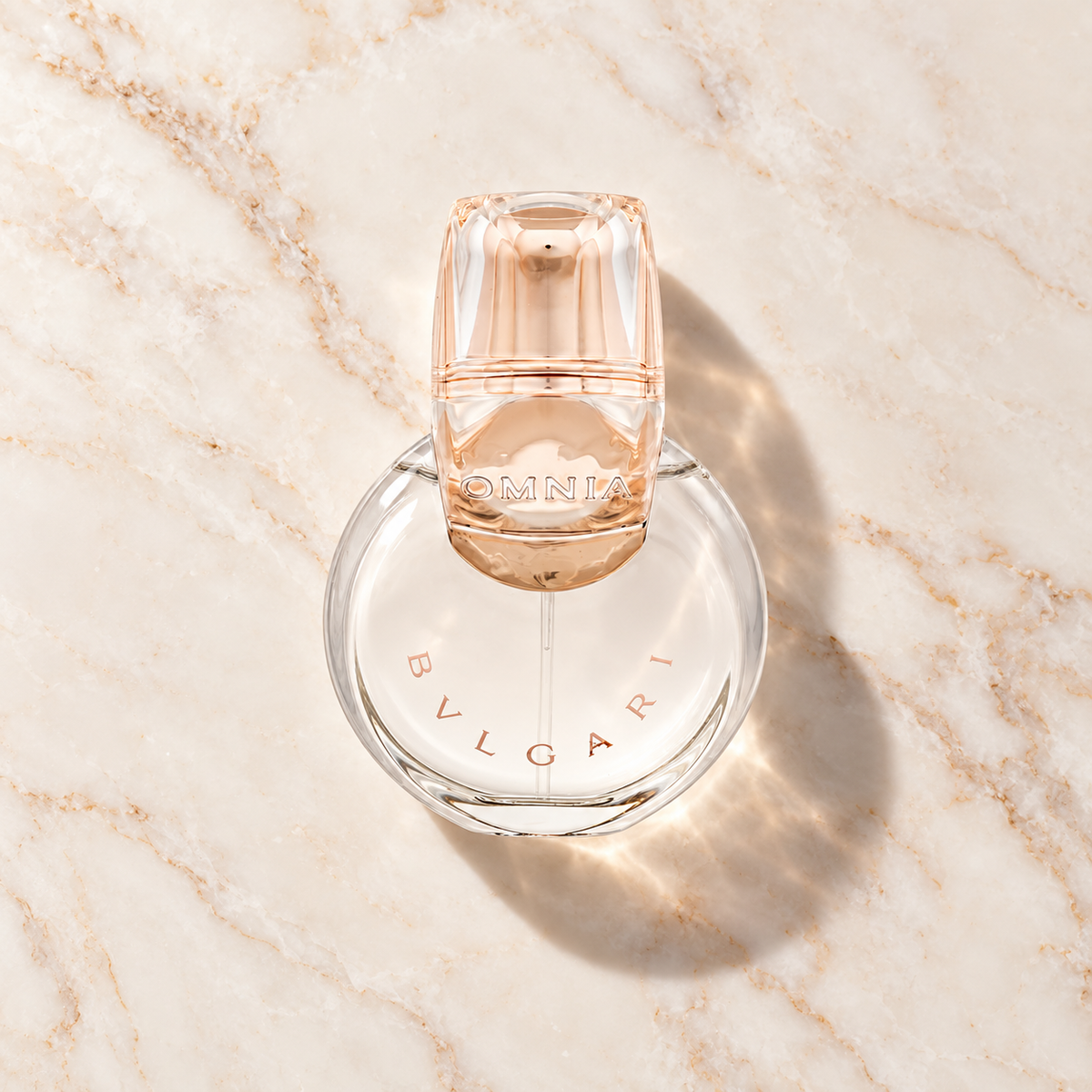 Bvlgari Omnia Crystalline 30 ml – parfém v prostředí, pohled shora s bočním stínem
