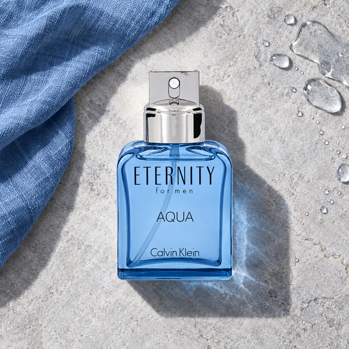 Calvin Klein Eternity Aqua EDT 50 ml – parfém v prostředí, pohled shora s bočním stínem