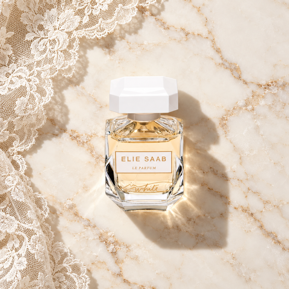 Elie Saab Le Parfum In White EDP 90 ml – parfém v prostředí, pohled shora s bočním stínem