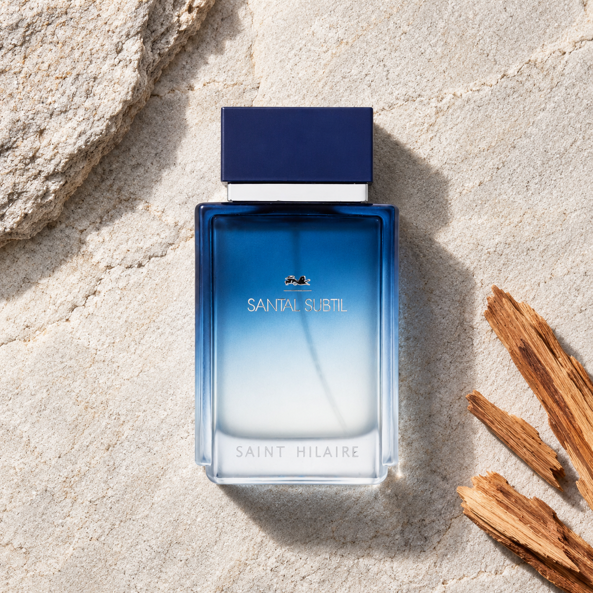 Saint Hilaire Santal Subtil EDP 100 ml – parfém v prostředí, pohled shora s bočním stínem