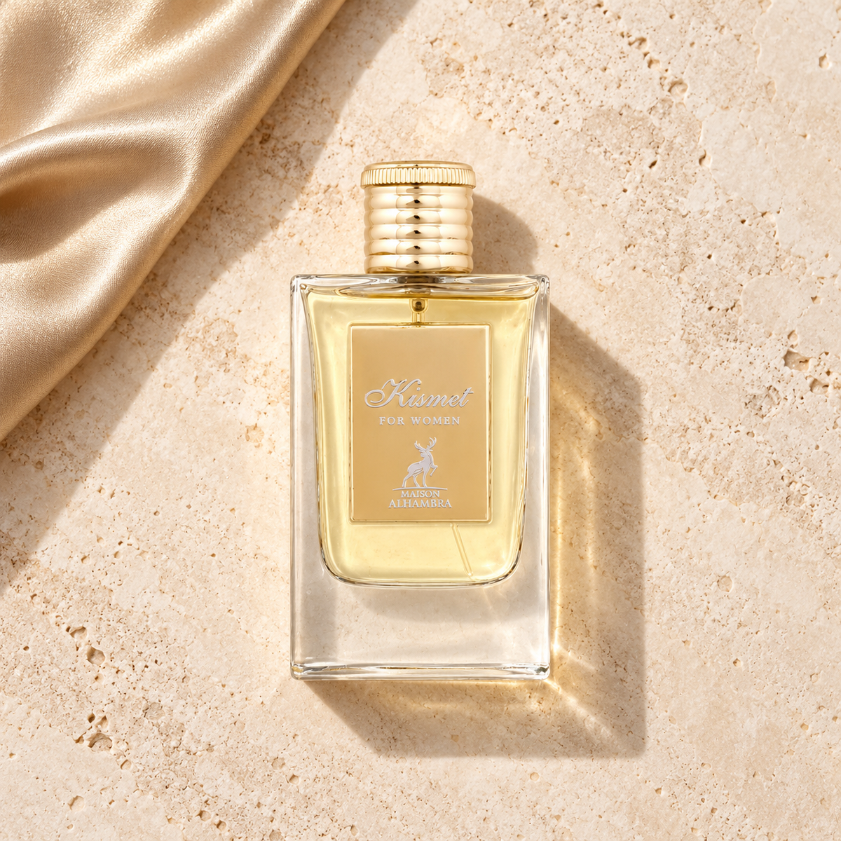 Maison Alhambra Kismet EDP 100 ml – parfém v prostředí, pohled shora s bočním stínem