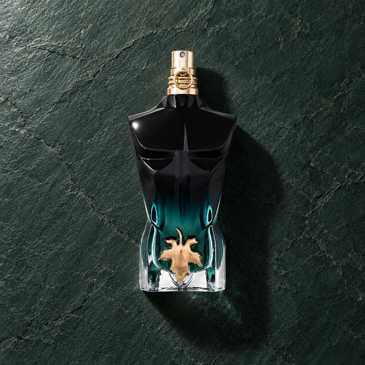 Jean Paul Gaultier Le Beau Le Parfum EDP 75 ml – parfém v prostředí, pohled shora s bočním stínem