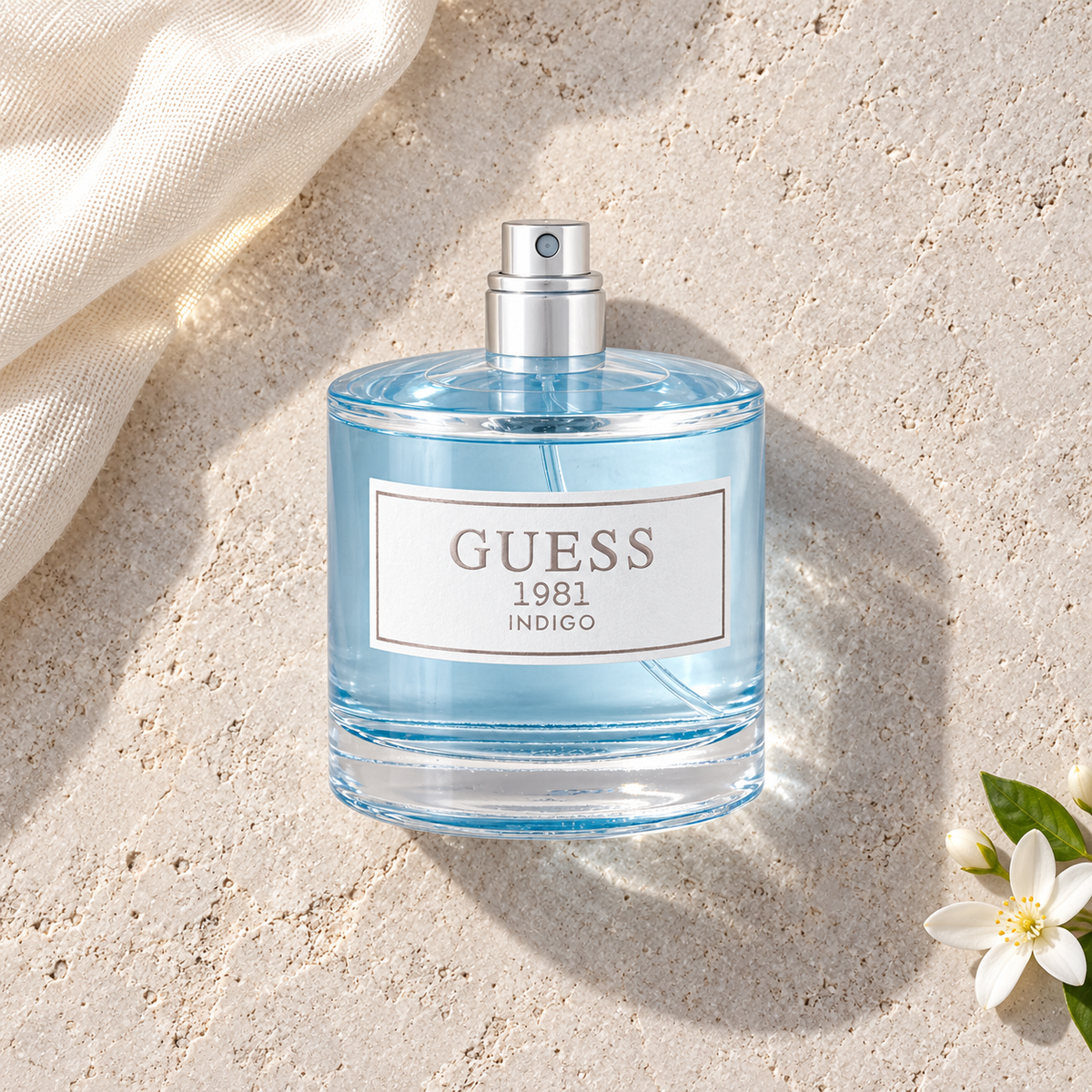 GUESS Guess 1981 Indigo 100 ml – parfém v prostředí, pohled shora s bočním stínem