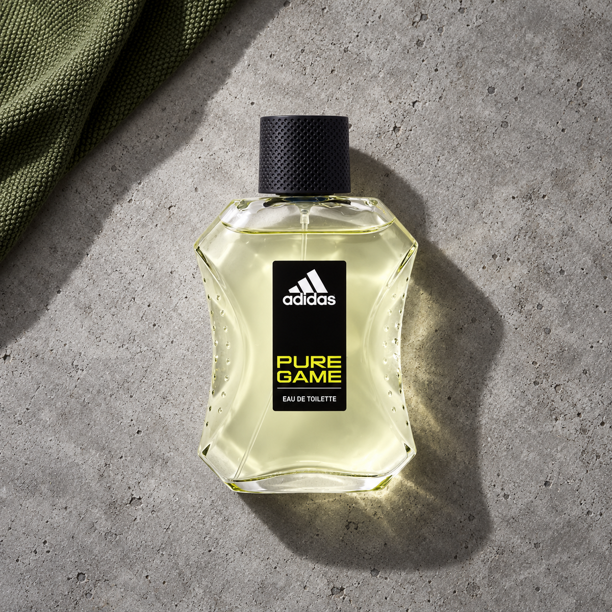 Adidas Pure Game EDT 100 ml – parfém v prostředí, pohled shora s bočním stínem
