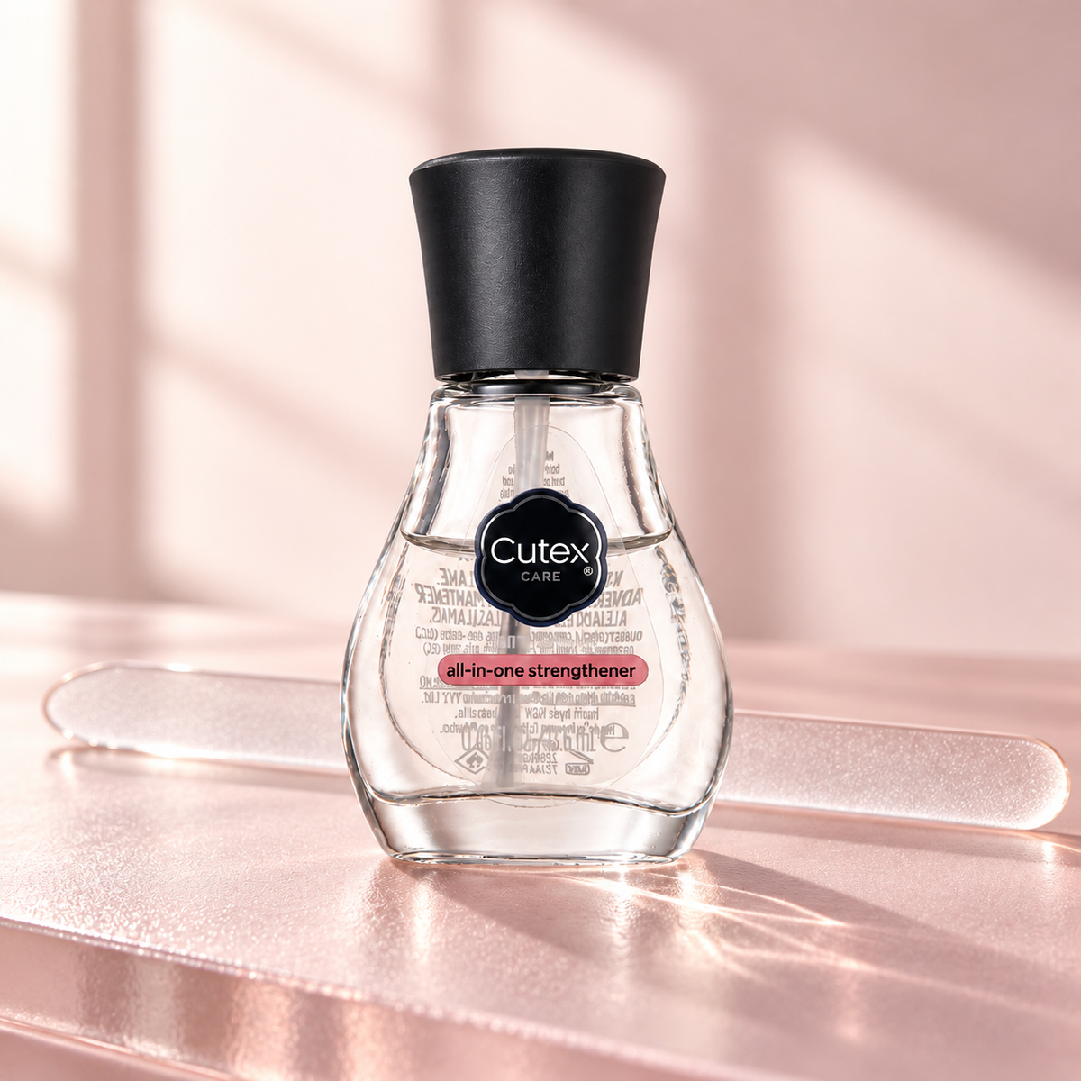 Cutex Nail Treatment All-In-One Strengthener 13,6 ml – produktová scéna – MrRizz