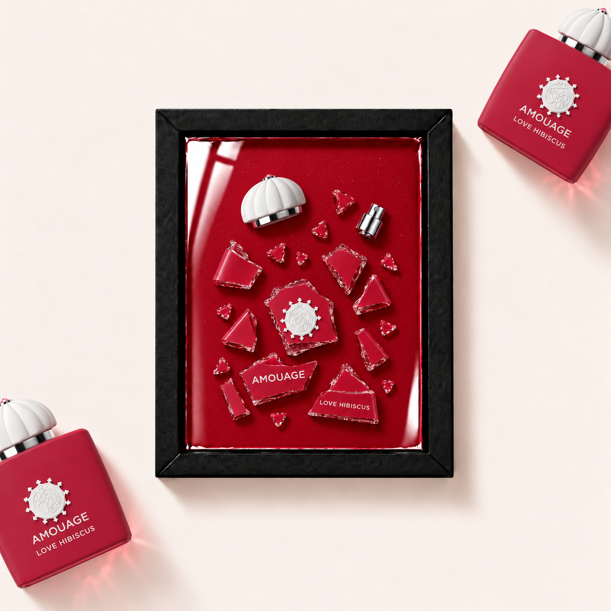 Parfemovy obraz Amouage Love Hibiscus v cernem ramu - ilustracni fotografie