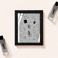 Parfémový obraz YSL MYSLF EDT Intense v černém rámu – profesionální ilustrační fotografie