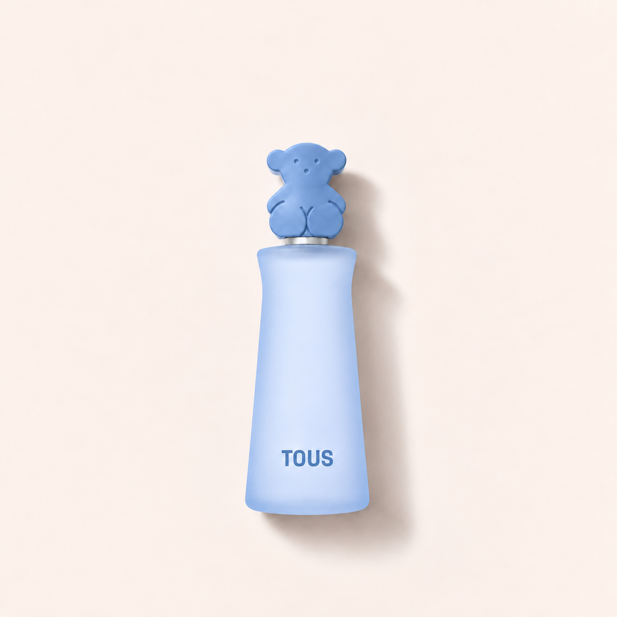 Flakon toaletní vody TOUS Kids Boy 100 ml na světlém pozadí – MrRizz
