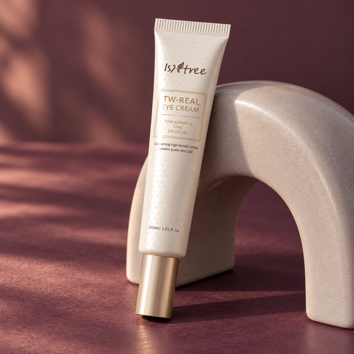 Isntree TW-Real Eye Cream 30 ml – atmosférická fotografie – MrRizz