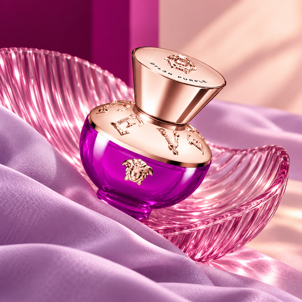 Versace Dylan Purple Pour Femme EDP 50 ml – atmosférická fotografie – MrRizz