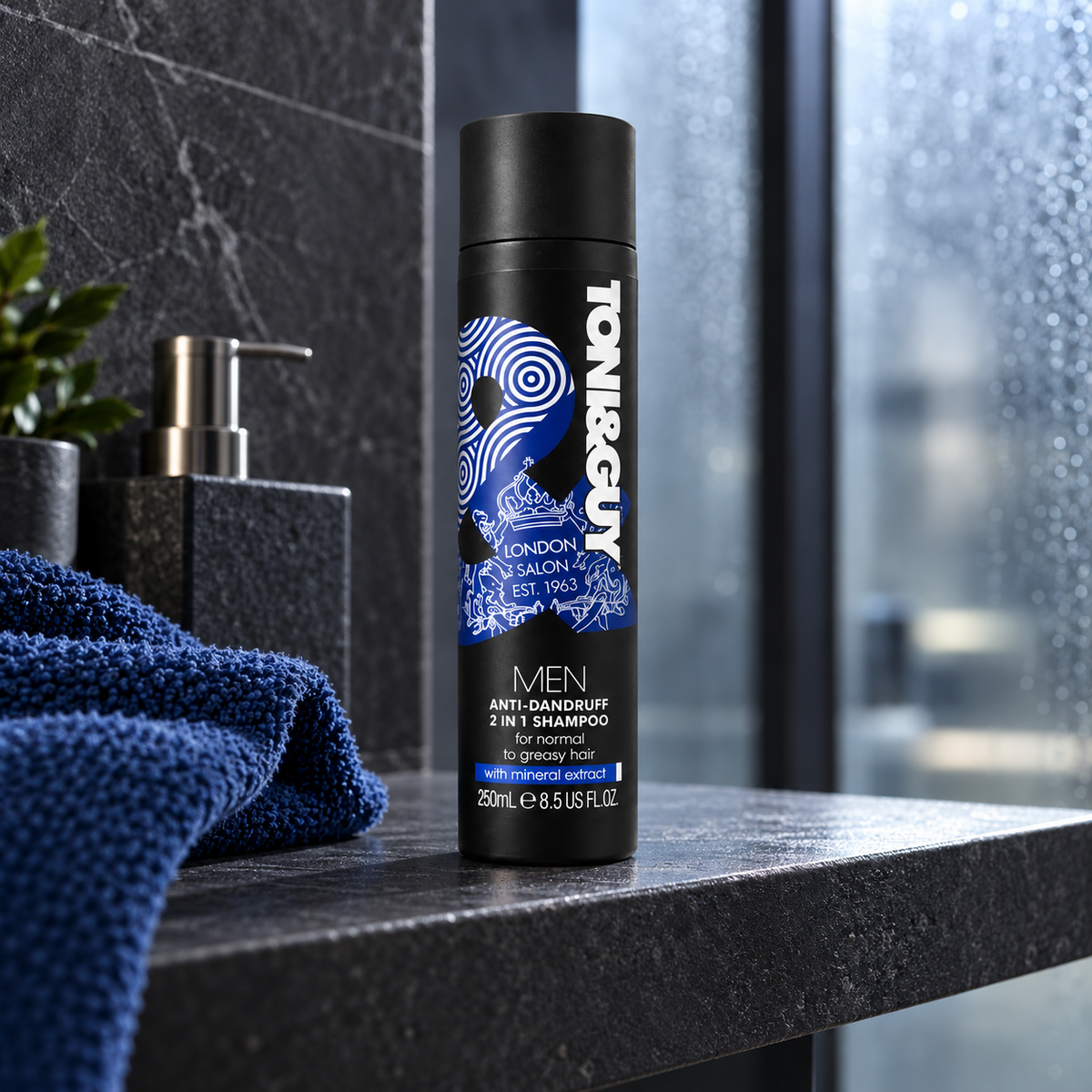 TONI&GUY Men Anti-Dandruff 250 ml – atmosférická fotografie – MrRizz