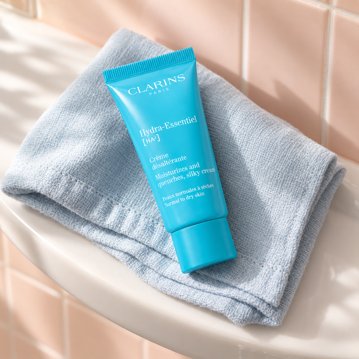 Clarins Hydra-Essentiel [HA2] Silky Cream 30 ml – atmosférická fotografie – MrRizz