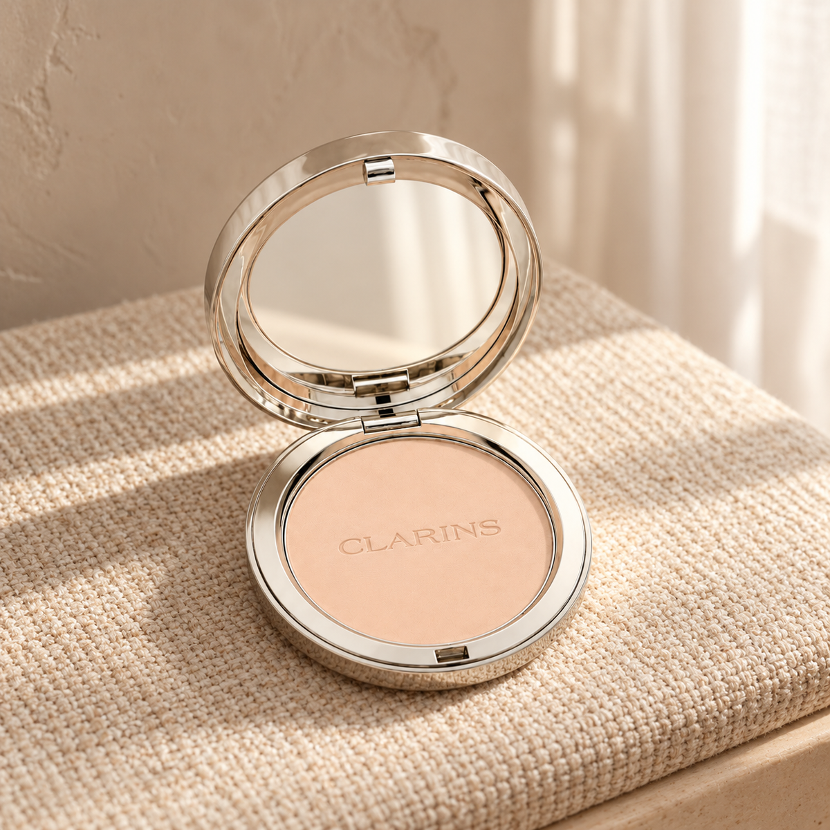 Clarins Ever Matte Compact Powder 10 ml – atmosférická fotografie – MrRizz